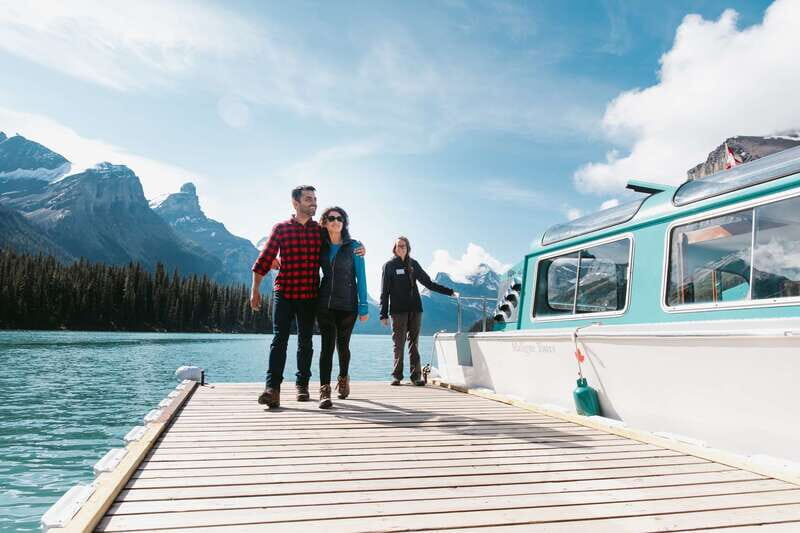 Jasper: Sightseeing Tour with Maligne Lake Cruise - Medicine Lake and the Disappearing-Water Mystery