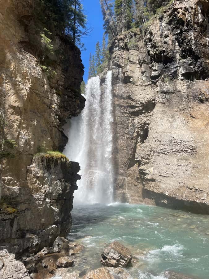Johnston Canyon: Banff National Park - Johnston Canyon Guided Hike (About 1.5 Hours): Waterfalls, Walkways, and Bird Territory