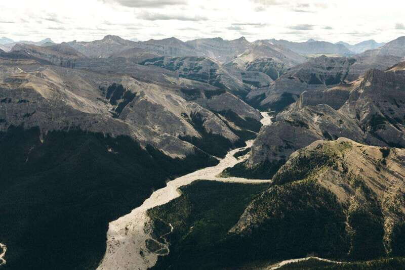 Kananaskis: 30-Minute Heli Tour of Minnewanka Lake and Banff - Photography in a Helicopter: Windows, Speed, and Getting the Shot