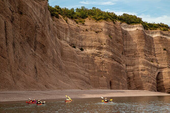 Kayak the Bay of Fundy Sea Caves - St. Martins Sea Caves and the Tides That Run the Show