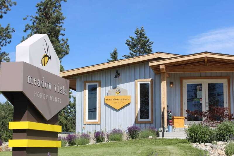 Kelowna: E-Bike Bee Tour w/ Tastings, Lunch, and Audioguide - The app, the route pins, and GPS tracking that keep you calm
