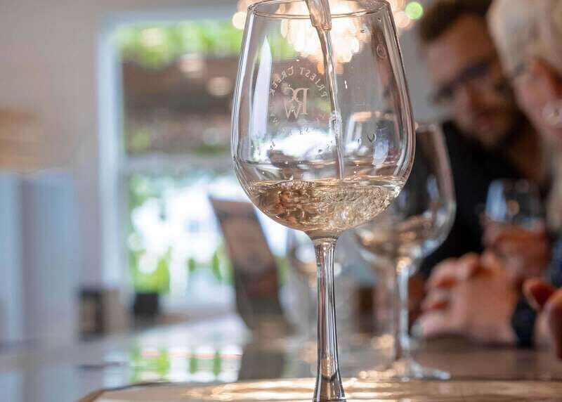 Kelowna: E-Bike Guided Wine Tour with Lunch & Tastings - Lunch at Meadow Vista Honey Wines: farm-to-table with a country backdrop