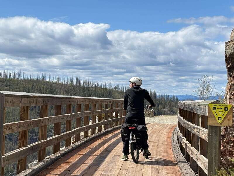 Kelowna: E-Bike Rental with In-App Navigation Guide - The Envo e-bike setup and safety briefing that makes it feel manageable