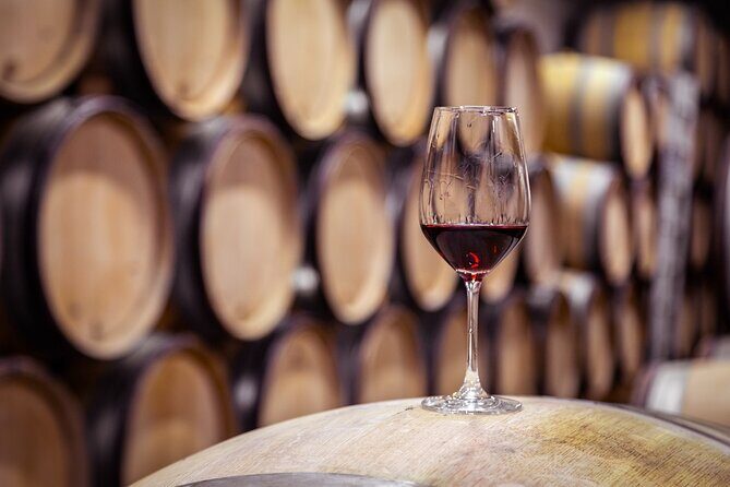 Kelowna Mystery Full Day Guided Wine Tour With 5 Wineries - Stop 6: Rollingdale Winery and its rustic, wine-first feel
