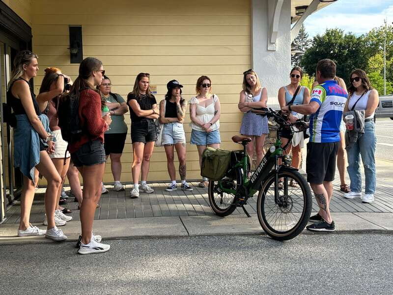 Kelowna: Okanagan Lake Guided E-Bike Tour with Picnic - Pauls Tomb Picnic: Okanagan Produce Served with the Right Pause