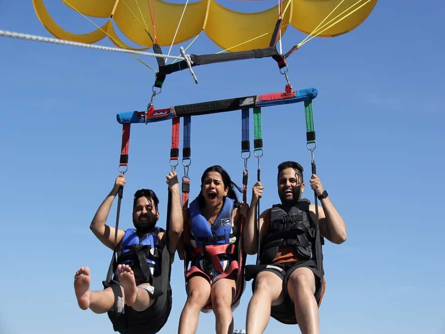 Kelowna: Okanagan Lake Parasailing - Getting to Kerry Park and Boarding the Parasail Boat