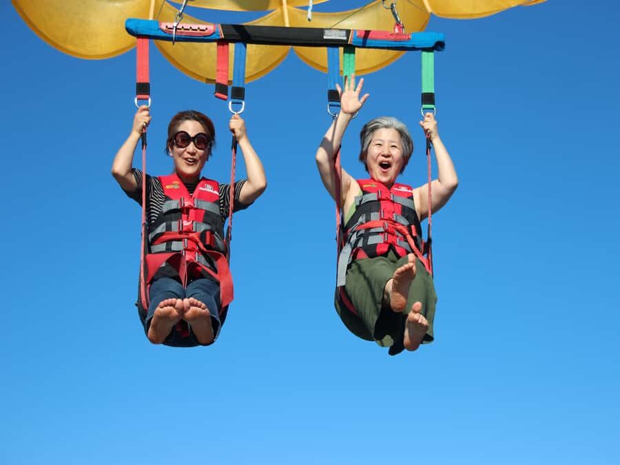 Kelowna: Okanagan Lake Parasailing - Soaring to About 300 Feet: The View From the Sky