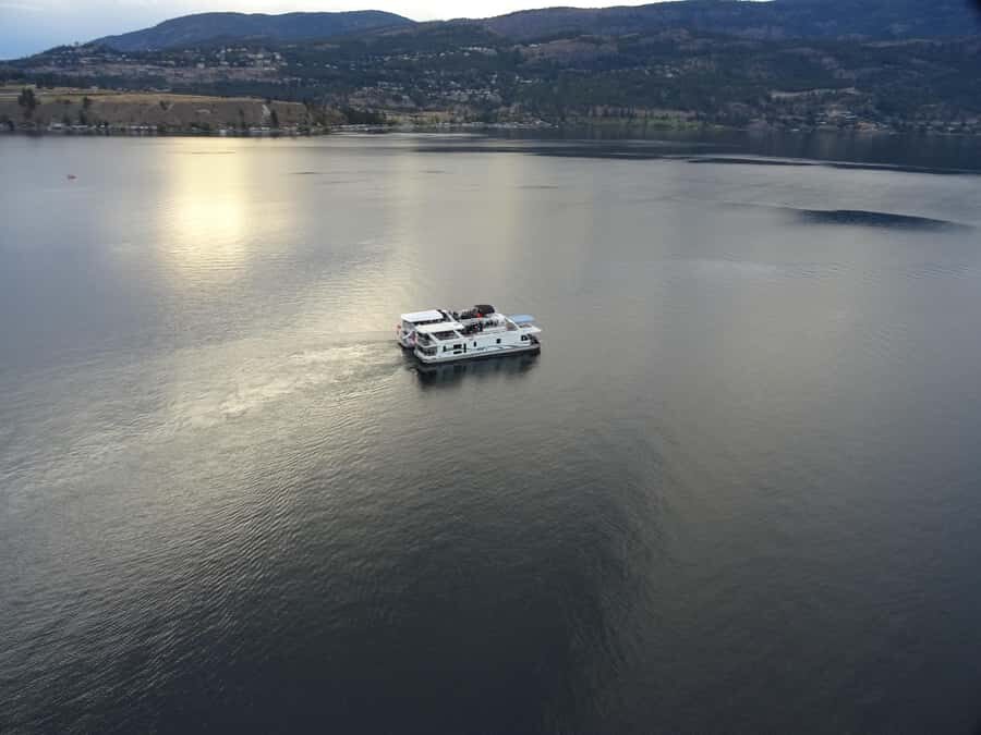 Kelowna: Okanagan Lake Sunset Cruise - Boat Comfort and Onboard Vibe (Small Group, Big Relief)