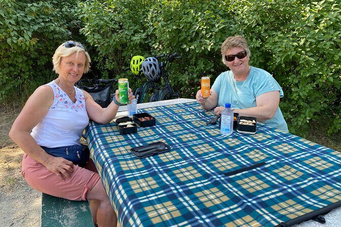 Kelowna: Okanagan Lake Views Guided E-Bike Tour with Picnic - Stop 2: Pauls Tomb—charcuterie picnic with local stories