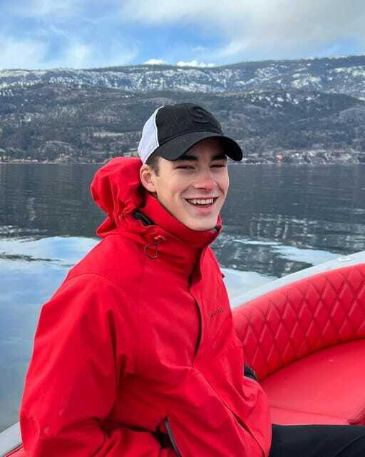 Kelowna: Private Boat Tour with Bluetooth Speaker - Price and value: what $197 buys you on Okanagan Lake