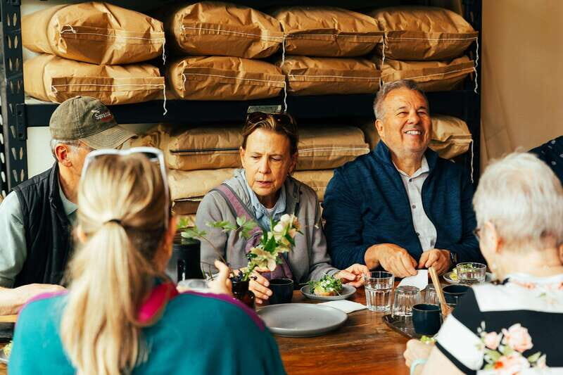 Kelowna: Walking Food Tour with 7 Tastings and 4 Drinks - Starting at the Laurel Packinghouse: why the tour begins here