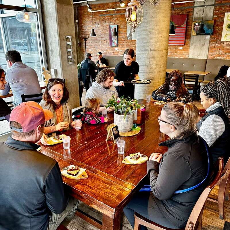Kelowna: Walking Food Tour with 7 Tastings and 4 Drinks - Getting your bearings in Stuart Park and the Kelowna Yacht Club