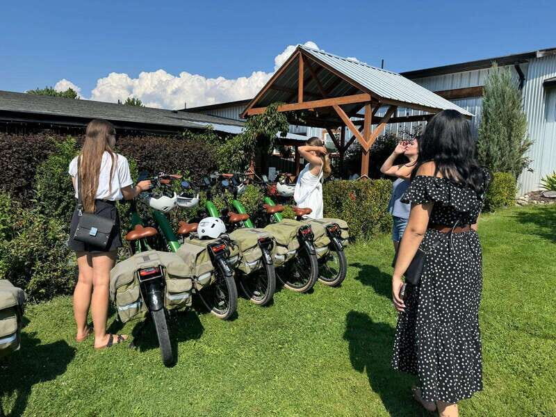 Kelowna: Wine Tasting by E-bike, Smartphone Guide & Lunch - SpearHead Winery: a second tasting with a different feel
