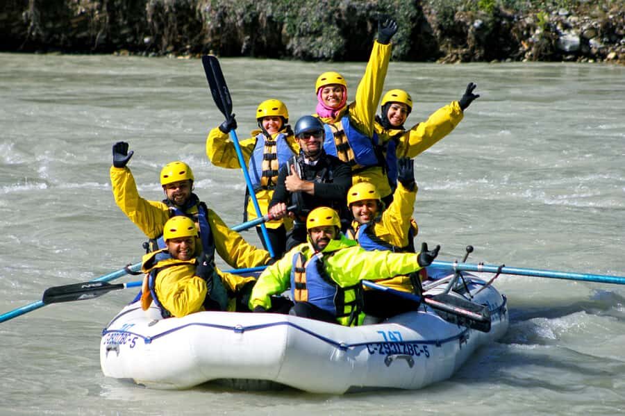 Kicking Horse River: Whitewater Rafting Half-Day Trip - After the ride: snacks, hot drinks, photos, and the gift shop stop