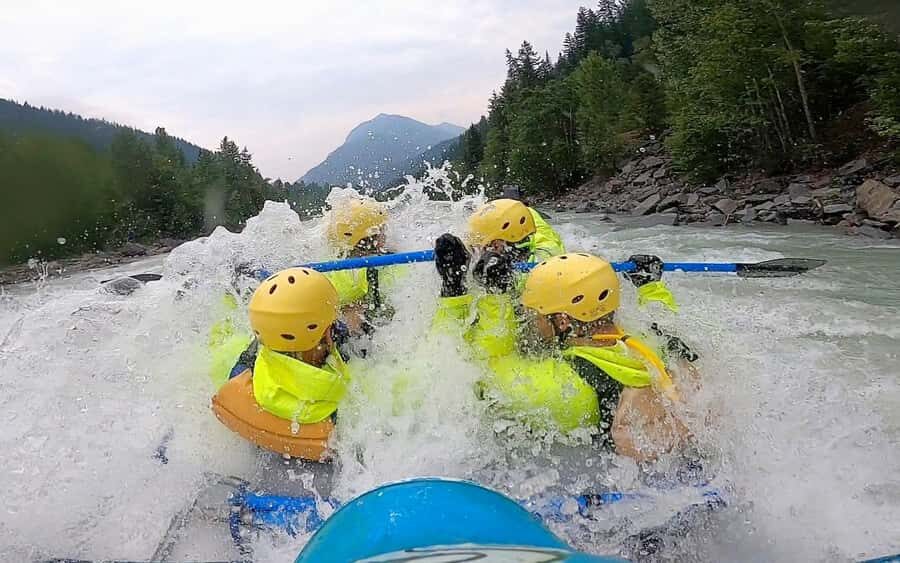 Kicking Horse River: Whitewater Rafting Half-Day Trip - Starting at 2750 Beaverfoot Rd: why the DayLodge setup works