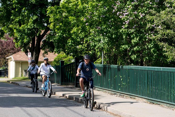 Kingston Bike Tours - Meeting at Confederation Basin: start point and getting comfortable