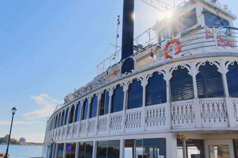Kingston: Brunch Cruise of Thousand Islands - Live entertainment and commentary: why the tour feels more than scenic