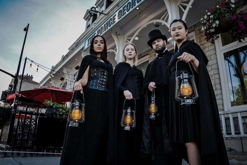 Kingston: Haunted Night Walking Tour - The Scary Stops: Hotels, Burial Grounds, Courthouse Hangings