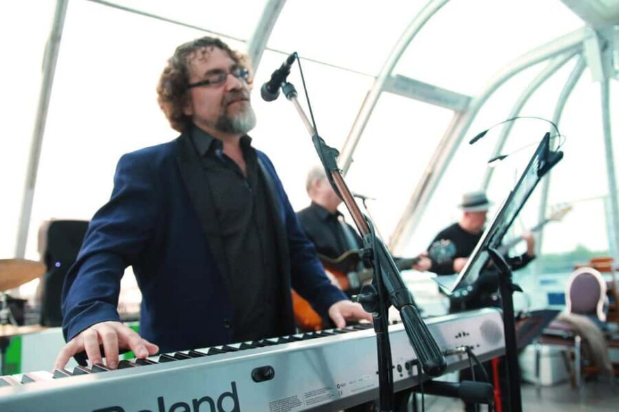 Kingston: Lunch Cruise of Thousand Islands - Live music and commentary: the best part, with one real-world sound issue