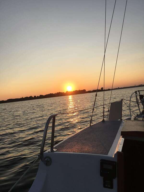 Kingston: Skippered Sailing Charter - Kingston From the Water: Historic Shoreline Views That Stick