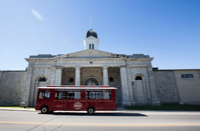 Kingston: Trolley City Tour - The guide experience: Richard, mic issues, and staying flexible