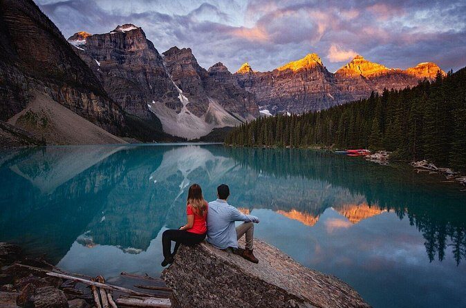 Lake Louise and Moraine Lake Golden Hour Tour - Comfort and Group Size: The Difference Between Crowds and Calm