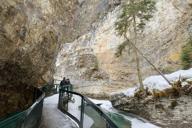 Lake Louise, Moraine, Emerald, Johnston Canyon and Banff Town - A one-day circuit of Emerald, Louise, Moraine, Johnston, and Banff