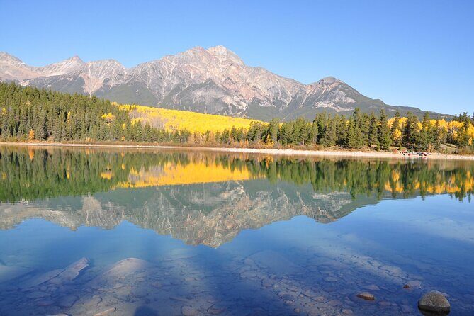 Lake Louise 、Moraine and Emerald Lake Tour from Calgary Banff - Moraine Lake: Turquoise Views Plus a Real Plan B