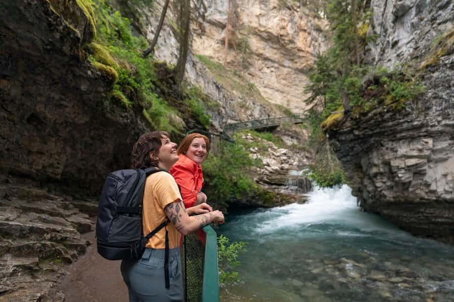 Lake Louise,Moraine Lake,Yoho NP,Johnston Canyon & BanffTour - Pickup to drop-off: private comfort, real group size