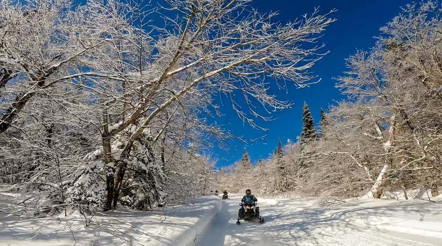 Laurentians: Snowmobile Guided Tour - The start at the visitor center: your guided 2-hour foundation