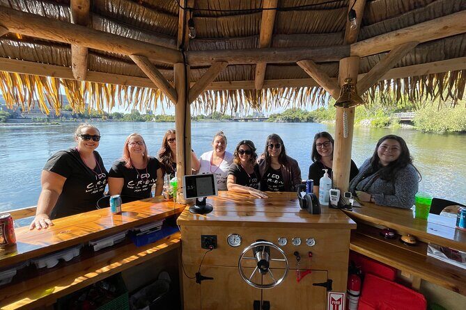 Lilo Floating Tiki Bar on the Ottawa River - Crew energy: why the experience can feel dramatically different