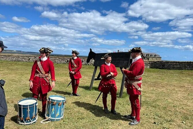 Louisbourg Fortress, Lighthouse and Cliffside Adventure - Pace, comfort, and photo strategy on a windy coast day
