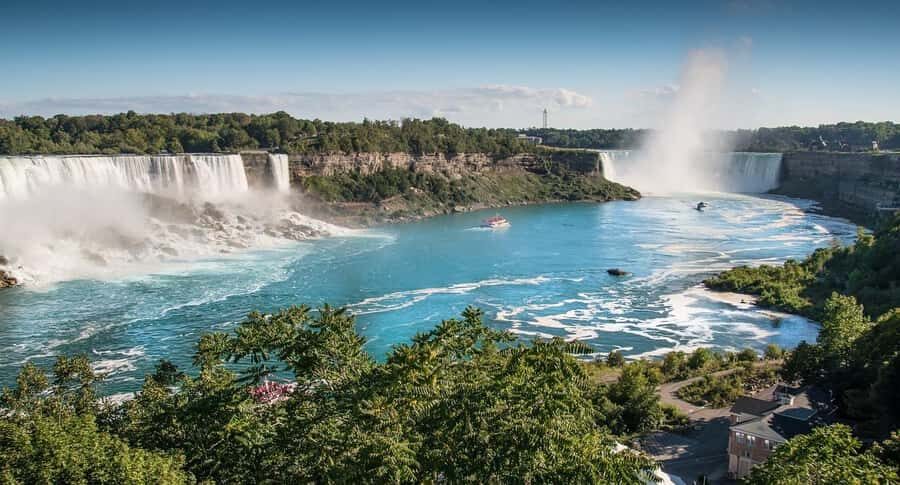 Luxury Day Trip: Niagara on the Lake, Wine & Falls - Niagara-on-the-Lake for 90 minutes: the slow start that keeps the day fun