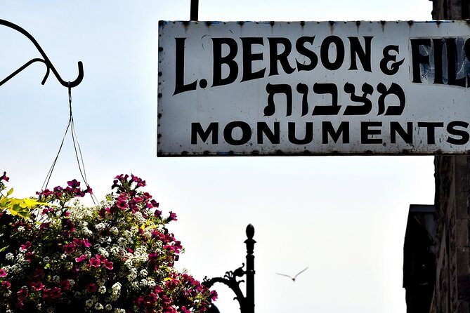 Making Their Mark: Montreal Jewish History Walking Tour - The guides: how the best moments happen