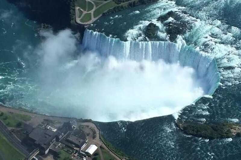 Mississauga: Niagara Falls Day Tours with Boat and Lunch - Food stops that actually add value (maple syrup and fudge)