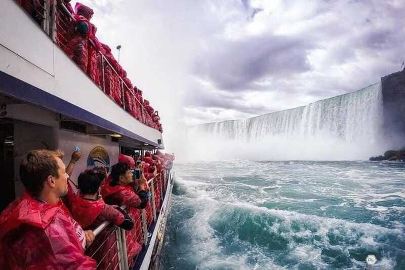 Mississauga: Niagara Falls Day Tours with Boat and Lunch - Who should book this tour (and who should skip it)