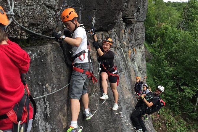 Mont-Catherine Ziplines and Via Ferrata - Arriving at Mont-Catherine: meeting point and the walk to the cliffs