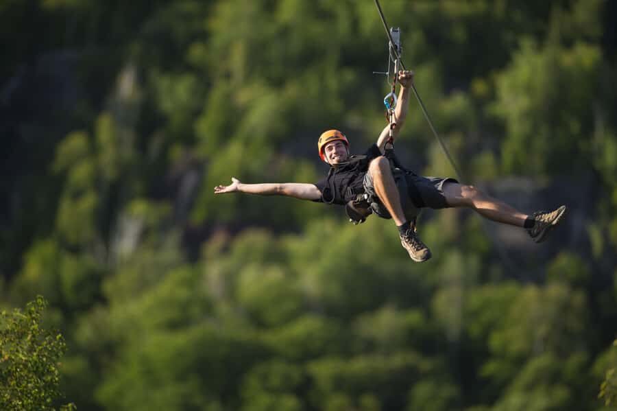 Mont-Catherine: Ziplines & Hike - The 45-minute snowy hike: maple forest, rocky cliffs, and summit views