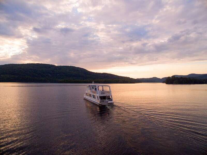 Mont-Tremblant: Guided Scenic Lake Cruise - Entering Lac Tremblant: meeting point and first impressions