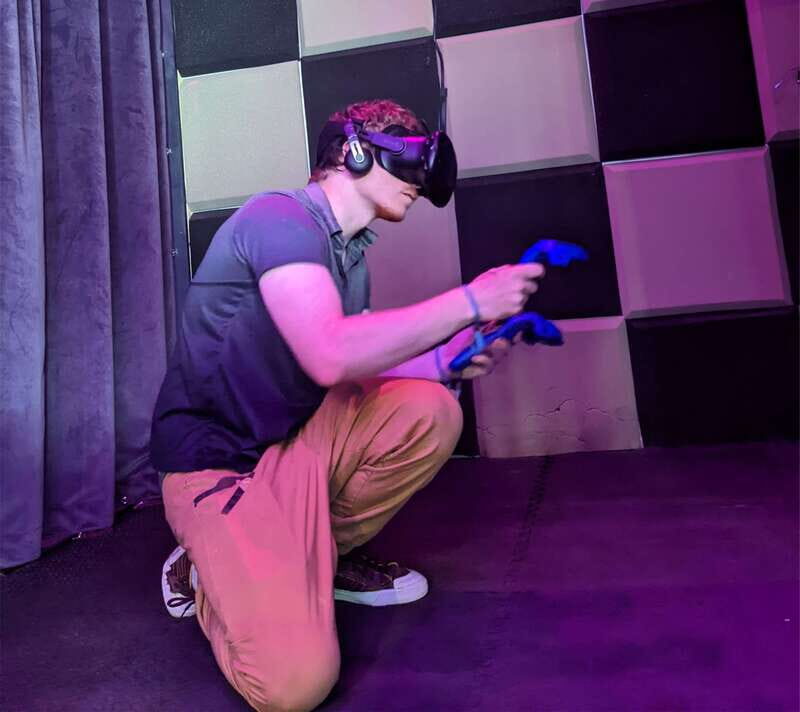 Mont Tremblant: Virtual Reality Gaming Session - Multiplayer Stations and Watching From the Sidelines