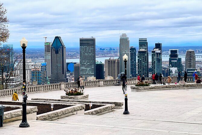 Montreal: 3-Hour Private Car Tour with Expert & Free Pick up - Old Montreal essentials: Old Port, Saint Lawrence river views, and Bonsecours Market