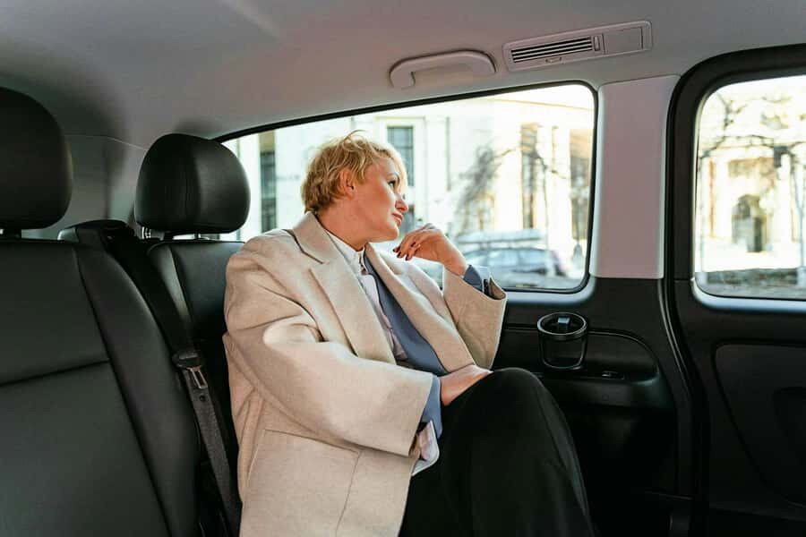 Montreal: 3-Hour Private Car Tour with Expert & Free Pickup - What This 3-Hour Route Actually Gets You (and What It Doesn’t)