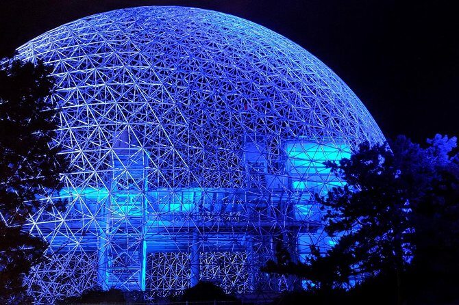 Montreal at Night Tour - Mount Royal viewpoint: the city lights moment