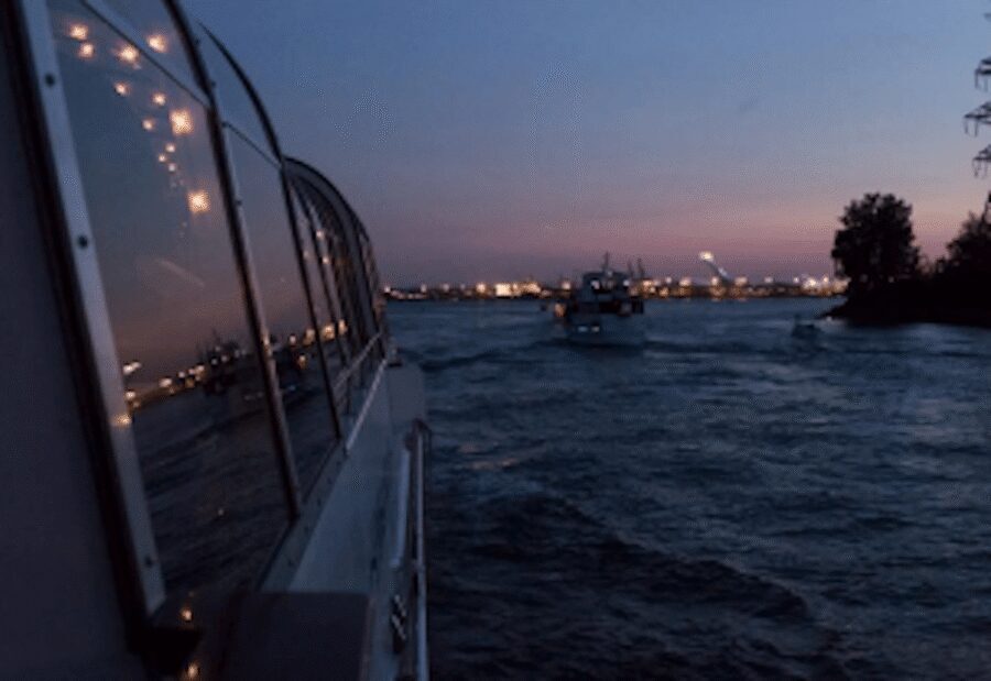 Montreal: Bateau-Mouche Cruise with A La Carte Dinner Option - Should You Book This Bateau-Mouche Dinner Cruise?