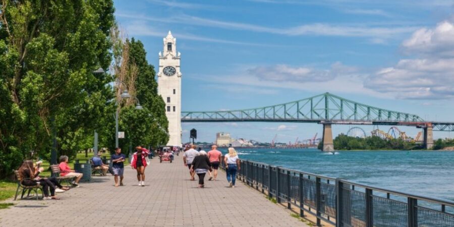 Montreal: Best of Montreal Food Walking Tour with Tastings - St-Viateur Bagel: the warm start that sets the tone