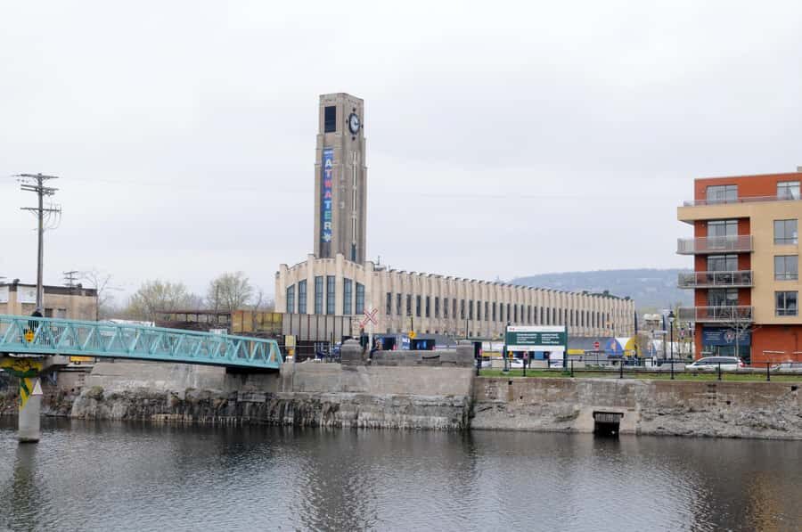 Montreal: City Architecture Guided Bike Tour - Old Montreal and the Early Stops: Getting Oriented Fast