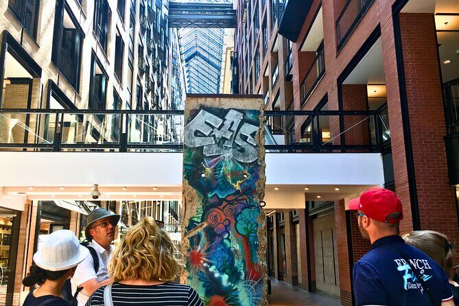 Montréal Downtown and Underground City Private Walking Tour - From Hotel Fairmount to Sun Life and Century-Old Architecture