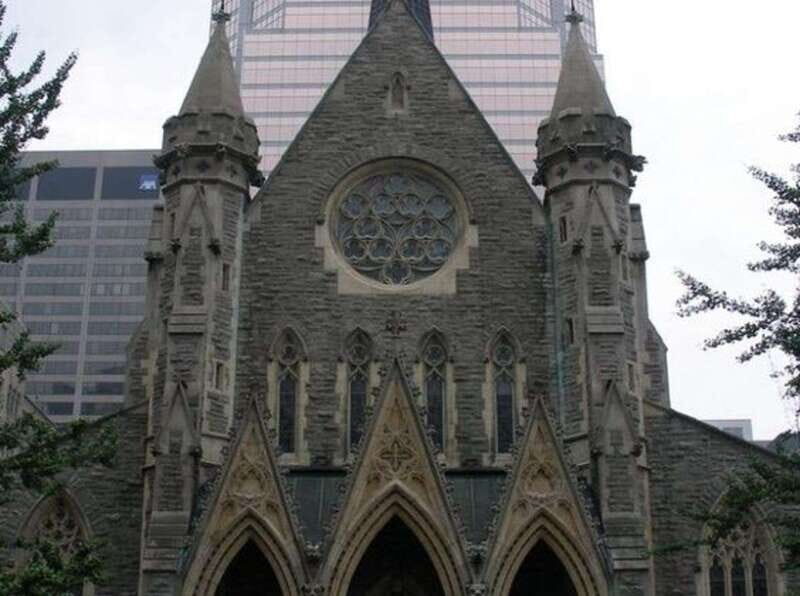 Montreal : Downtown & Underground Walking Tour with a Guide - Square Dorchester: The Finish That Helps You Explore Better
