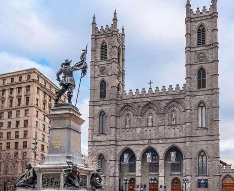Montreal : Downtown & Underground Walking Tour with a Guide - Meeting at Square-Phillips and Getting Your Bearings