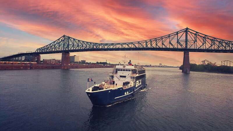 Montreal: Evening Cruise with DJ and Dance Floor - Bars, drinks, and timing: how to keep the party going